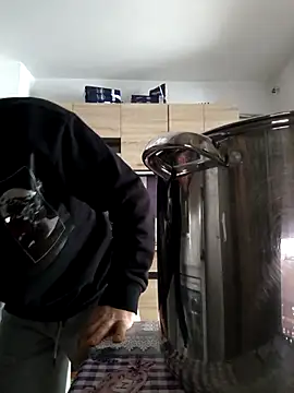 Snapshot of andreiiiii2025 chatting on February 3, 2026, 11:37 am andreiiiii2025 online show from February 3, 2026, 11:37 am