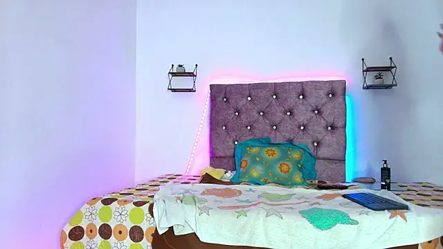 Rousemilf4u online show from April 9, 2026, 8:36 pm