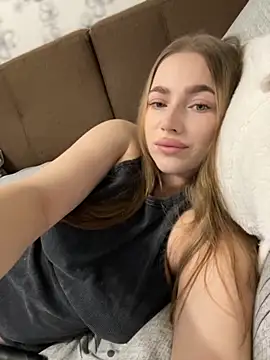 Milana mil online show from October 10, 2025, 2:05 pm
