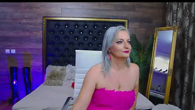 Snapshot of LadyTouch chatting on January 28, 2025, 6:05 am LadyTouch online show from January 28, 2025, 6:05 am