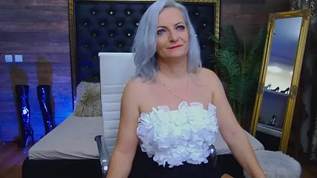 Snapshot of LadyTouch chatting on January 29, 2025, 11:56 pm LadyTouch online show from January 29, 2025, 11:56 pm