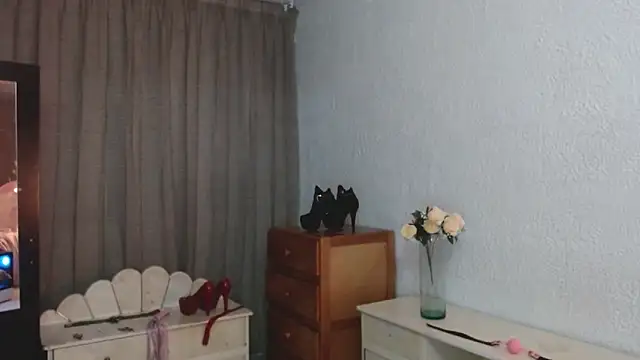 Snapshot of EngelCristaly chatting on February 13, 2026, 5:47 am EngelCristaly online show from February 13, 2026, 5:47 am