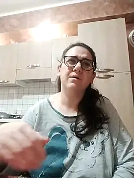 Snapshot of Dolcecurvy chatting on December 17, 2025, 10:49 pm Dolcecurvy online show from December 17, 2025, 10:49 pm