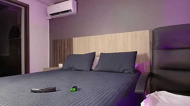 Ashly hills online show from March 4, 2025, 3:33 am