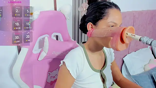 cutie sarax1 online show from December 19, 2025, 1:07 pm