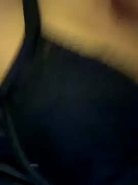 laraaaaaa online show from September 19, 2025, 6:08 pm