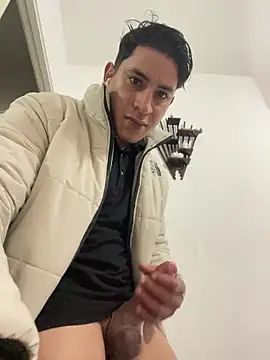 Snapshot of Leandro5523Z chatting on February 21, 2025, 12:28 pm Leandro5523Z online show from February 21, 2025, 12:28 pm