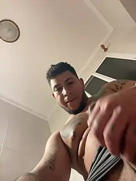 Snapshot of Leandro5523Z chatting on April 20, 2026, 9:27 pm Leandro5523Z online show from April 20, 2026, 9:27 pm