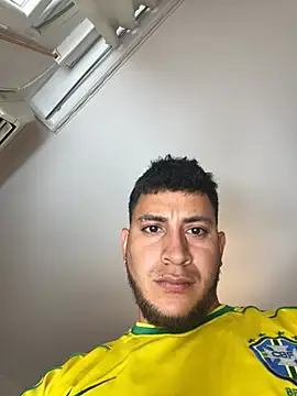 Snapshot of Leandro5523Z chatting on April 22, 2026, 9:44 am Leandro5523Z online show from April 22, 2026, 9:44 am