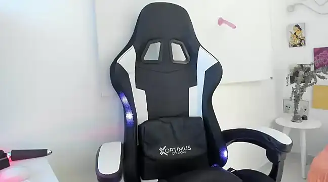 Snapshot of agaataa_ chatting on March 19, 2025, 10:44 am agaataa online show from March 19, 2025, 10:44 am