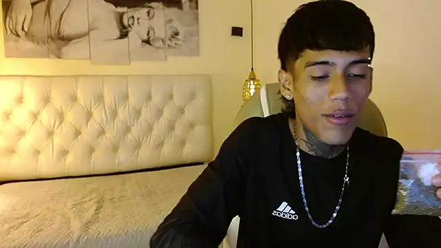 Snapshot of RyanKing19 chatting on February 19, 2025, 1:06 pm RyanKing19 online show from February 19, 2025, 1:06 pm