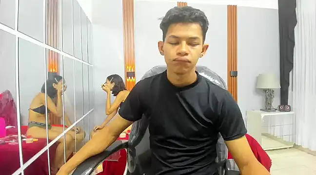 leslieanddrako online show from February 28, 2025, 10:50 pm