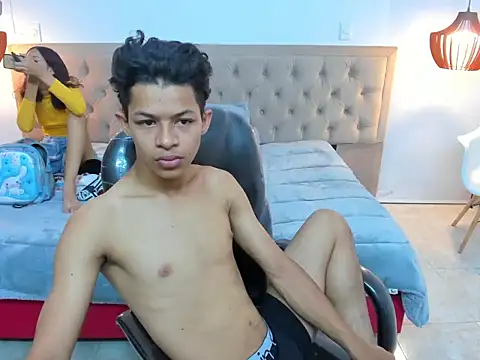 leslieanddrako online show from October 5, 2025, 5:33 pm