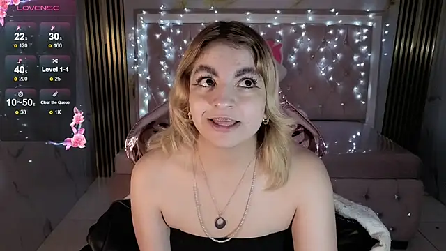 Snapshot of lili_conor_s chatting on November 6, 2025, 3:29 am lili conor s online show from November 6, 2025, 3:29 am