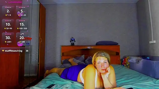 Snapshot of LadyLucky_ chatting on March 14, 2025, 6:53 am LadyLucky online show from March 14, 2025, 6:53 am