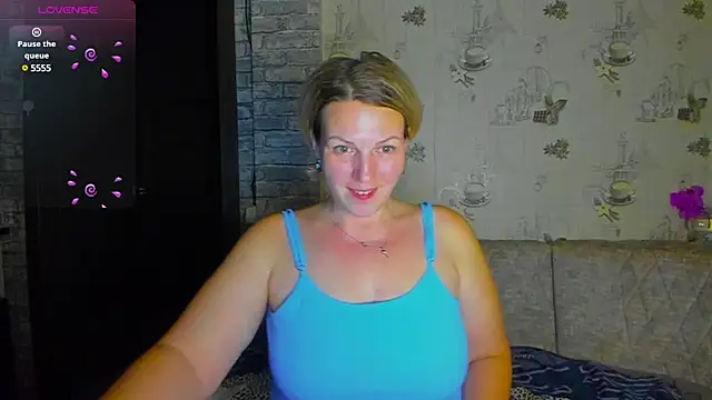 Snapshot of LadyLucky_ chatting on March 15, 2025, 4:43 pm LadyLucky online show from March 15, 2025, 4:43 pm
