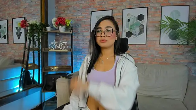 Snapshot of Lucia_Brown_ chatting on October 17, 2025, 1:14 pm Lucia Brown online show from October 17, 2025, 1:14 pm