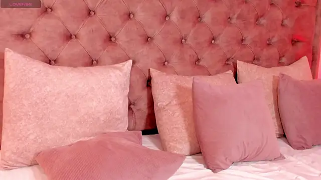 regina noctixx online show from November 9, 2025, 5:17 am