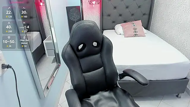 Snapshot of MEGANZARICK chatting on November 4, 2025, 1:32 pm MEGANZARICK online show from November 4, 2025, 1:32 pm