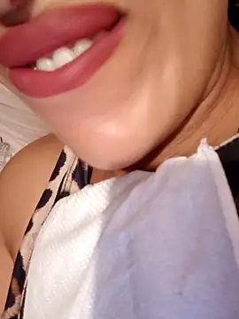 Snapshot of Sexlove1xo chatting on November 2, 2025, 12:57 am Sexlove1xo online show from November 2, 2025, 12:57 am