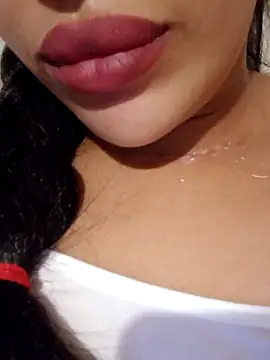 Snapshot of Sexlove1xo chatting on November 6, 2025, 2:34 am Sexlove1xo online show from November 6, 2025, 2:34 am