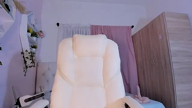 Emma lorense22 online show from October 23, 2025, 7:23 pm