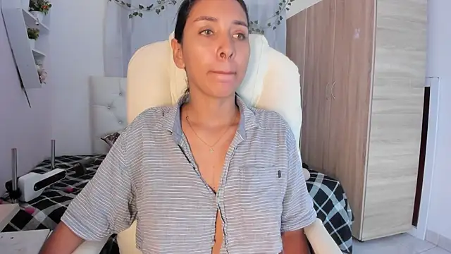 Emma lorense22 online show from November 27, 2025, 7:27 pm