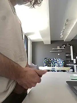 Snapshot of mikekmi21 chatting on March 5, 2025, 9:27 am mikekmi21 online show from March 5, 2025, 9:27 am