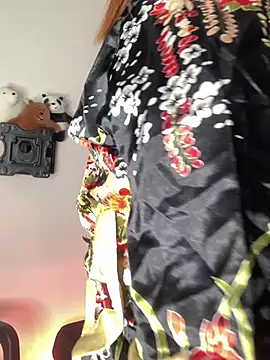 Leah yuah  online show from March 4, 2025, 4:17 am