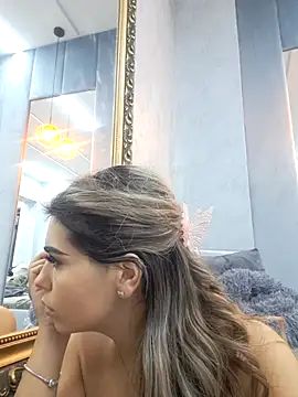 Bella Posh online show from October 22, 2025, 4:46 am