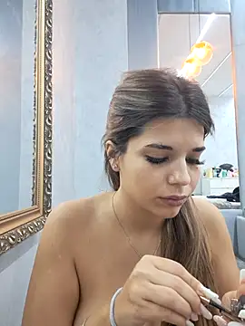 Bella Posh online show from November 5, 2025, 5:40 am