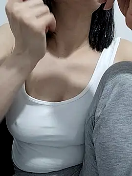 Snapshot of BUSE8821 chatting on March 21, 2025, 10:28 pm BUSE8821 online show from March 21, 2025, 10:28 pm