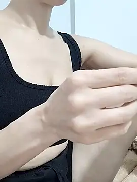 Snapshot of BUSE8821 chatting on November 13, 2025, 5:23 pm BUSE8821 online show from November 13, 2025, 5:23 pm