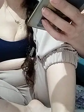 Snapshot of BUSE8821 chatting on November 28, 2025, 8:11 pm BUSE8821 online show from November 28, 2025, 8:11 pm