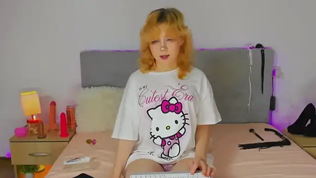 Snapshot of EmilyAngells chatting on November 22, 2025, 1:10 pm EmilyAngells online show from November 22, 2025, 1:10 pm