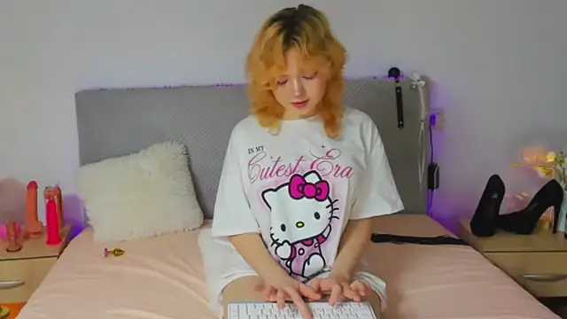 Snapshot of EmilyAngells chatting on November 23, 2025, 8:36 am EmilyAngells online show from November 23, 2025, 8:36 am