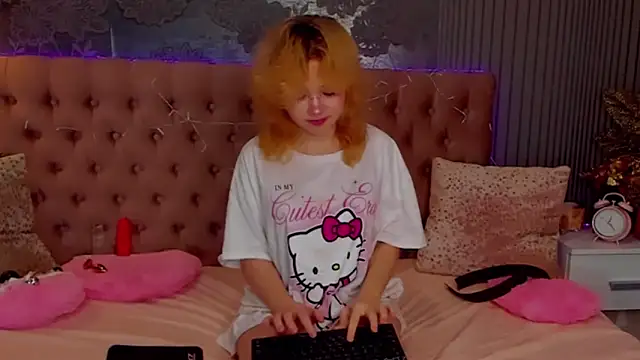 Snapshot of EmilyAngells chatting on December 2, 2025, 7:14 am EmilyAngells online show from December 2, 2025, 7:14 am