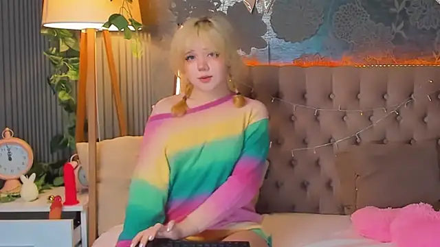 EmilyAngells online show from April 9, 2026, 6:41 am