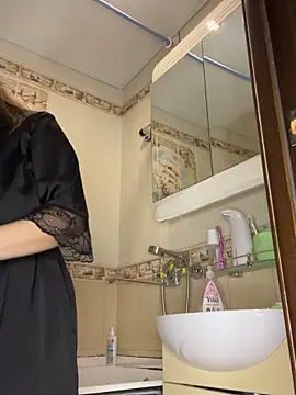 Lusi Luxary online show from November 26, 2025, 5:52 am