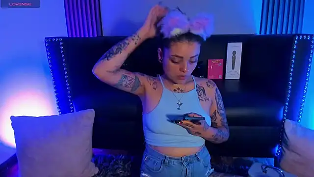 Snapshot of ChloeAllennn chatting on January 18, 2026, 4:55 pm ChloeAllennn online show from January 18, 2026, 4:55 pm