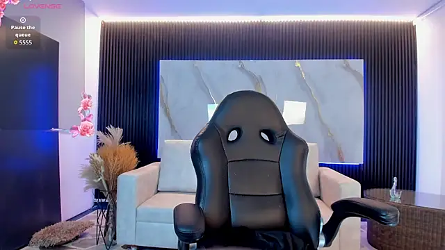 Snapshot of Ivaannaa_ chatting on February 17, 2026, 12:45 pm Ivaannaa online show from February 17, 2026, 12:45 pm