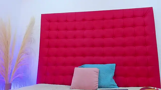 Maite Smith  online show from February 25, 2025, 12:13 pm