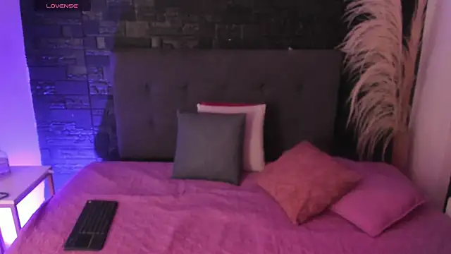 Snapshot of Maite_Smith_ chatting on December 17, 2025, 12:22 pm Maite Smith online show from December 17, 2025, 12:22 pm