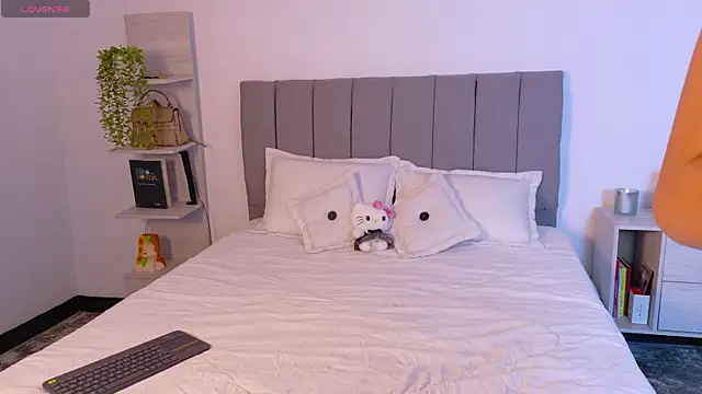 Snapshot of zarahCute chatting on November 22, 2025, 11:59 pm zarahCute online show from November 22, 2025, 11:59 pm