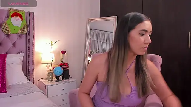 natashaleightt online show from November 30, 2025, 2:48 am