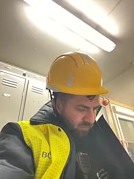 Snapshot of daniel21p chatting on November 25, 2025, 11:27 pm daniel21p online show from November 25, 2025, 11:27 pm