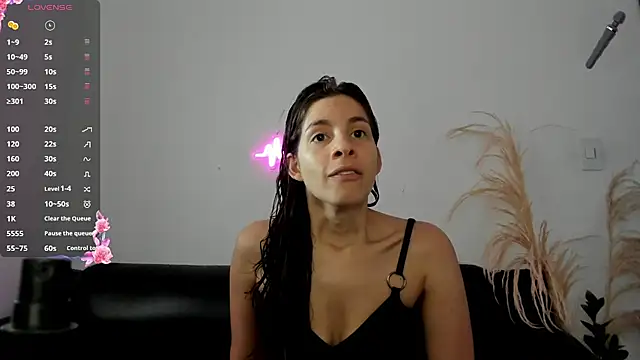 jessyegoldenn online show from May 25, 2026, 4:35 pm