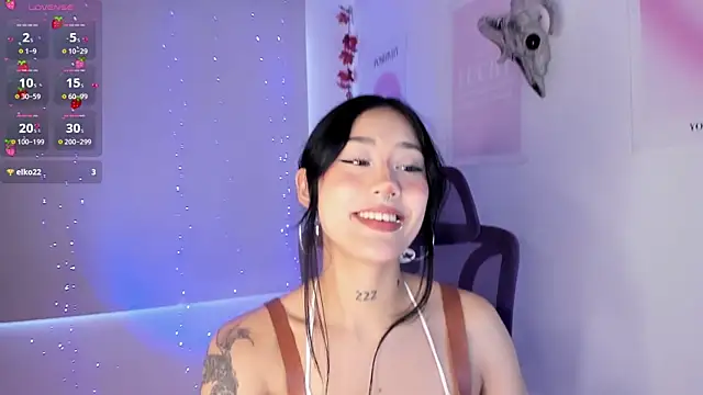 Snapshot of MiaWilsson_ chatting on December 17, 2025, 9:43 pm MiaWilsson online show from December 17, 2025, 9:43 pm