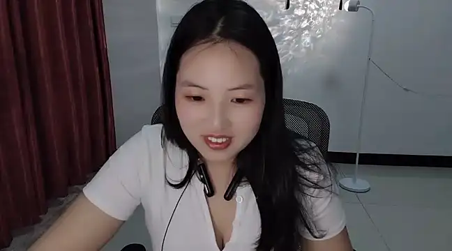 Ellie-BabyLoe online show from March 5, 2025, 7:05 am