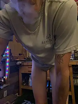 Snapshot of Polaroid_White chatting on October 28, 2025, 8:18 am Polaroid White online show from October 28, 2025, 8:18 am